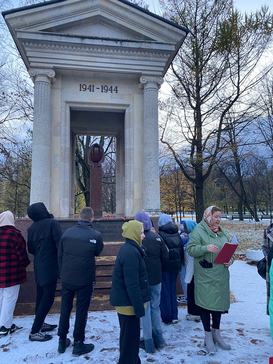 Экскурсия по мемориальной аллее Памяти в Московском парке Победы Санкт-Петербурга, а так же по объектам культурного наследия народов россии, расположенным в Санкт-Петербурге