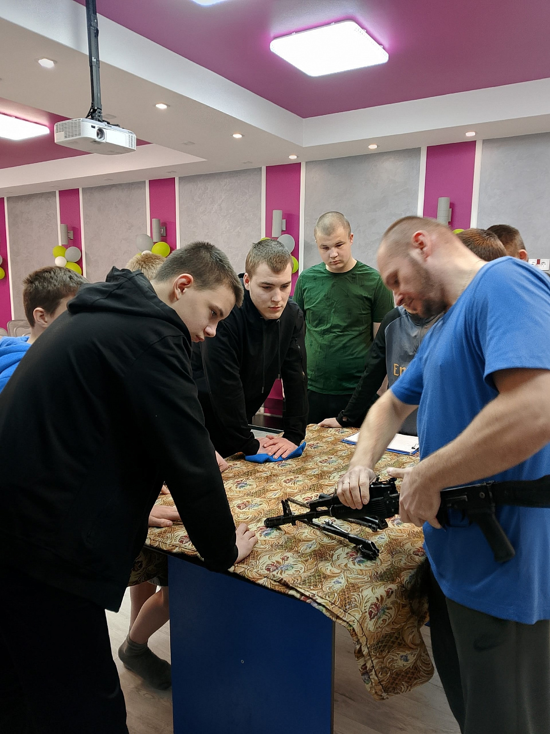 Военно-спортивное мероприятие для юношей.