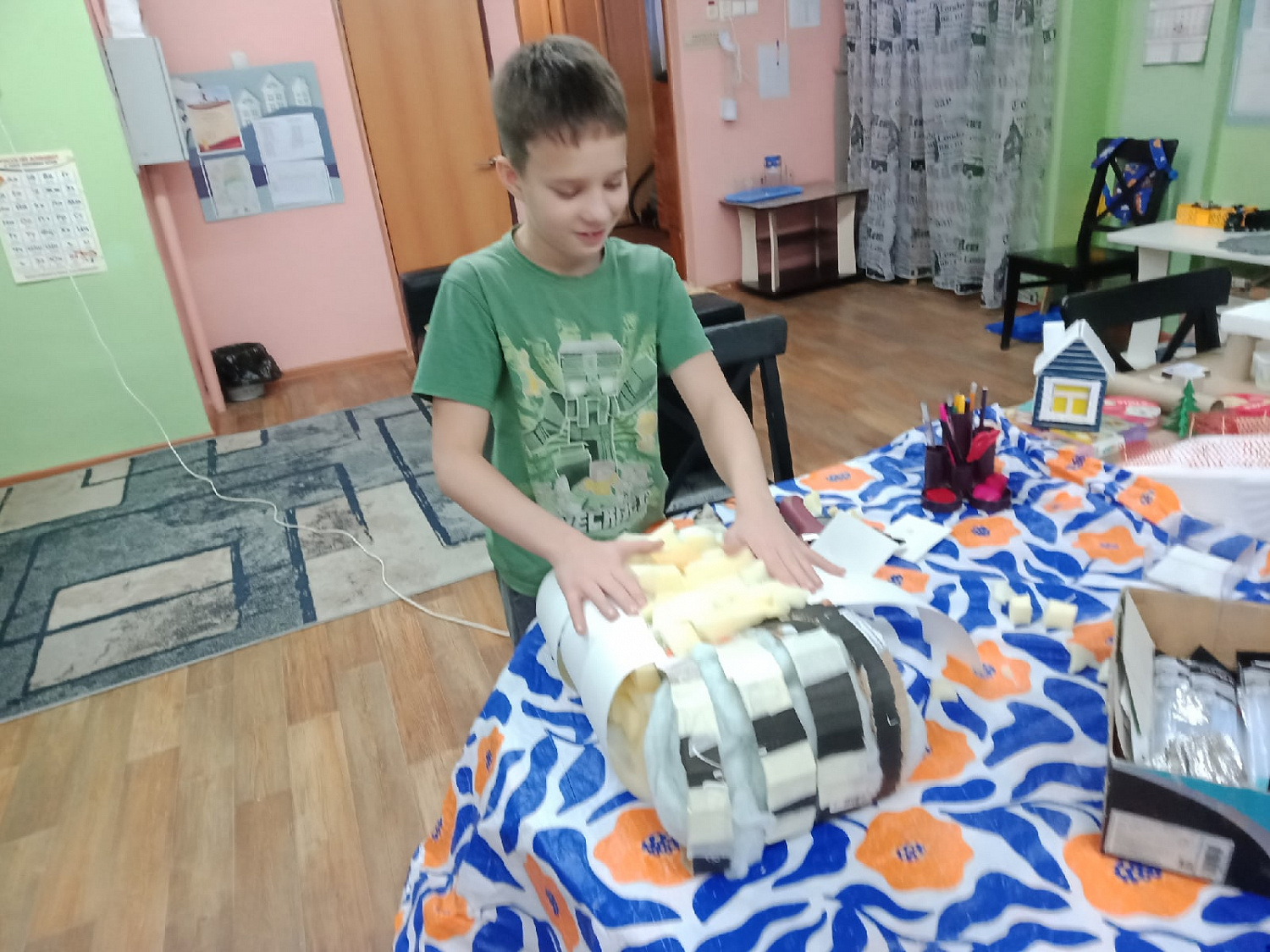 Наши мальчишки и их наставники творят сказку своими руками.