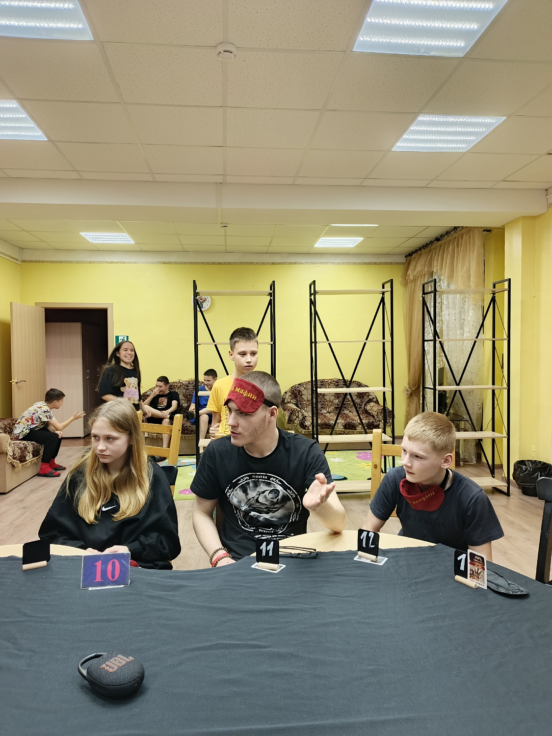 «Мафия» с профессиональным ведущим: вечер стратегий, психологии и дружеского общения