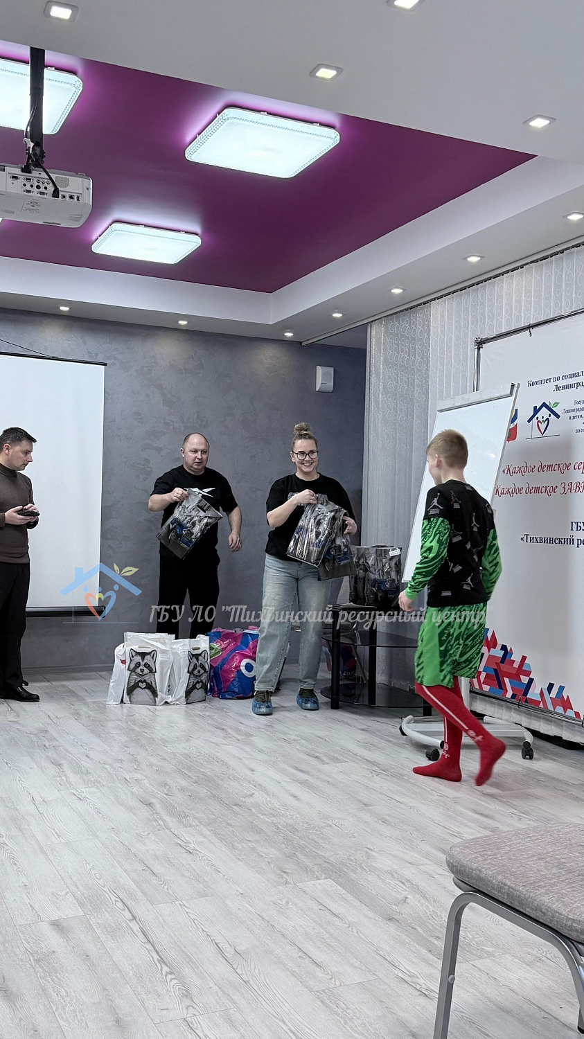 Волонтеры поздравили детей с 23 февраля и 8 Марта