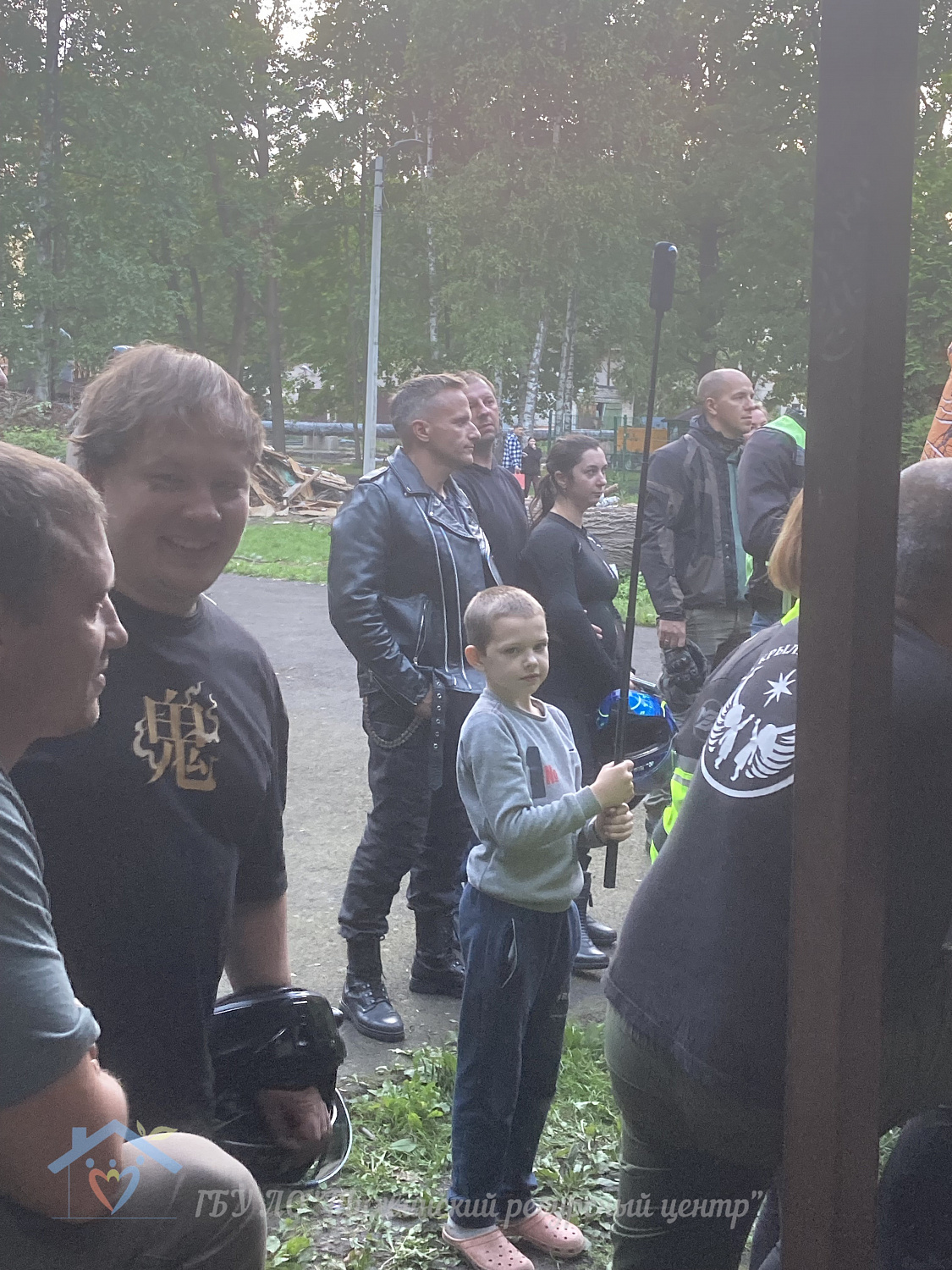 Завершение сезона добрых дел: воспитанники Тихвинского ресурсного центра поблагодарили байкеров «Крылья Света»