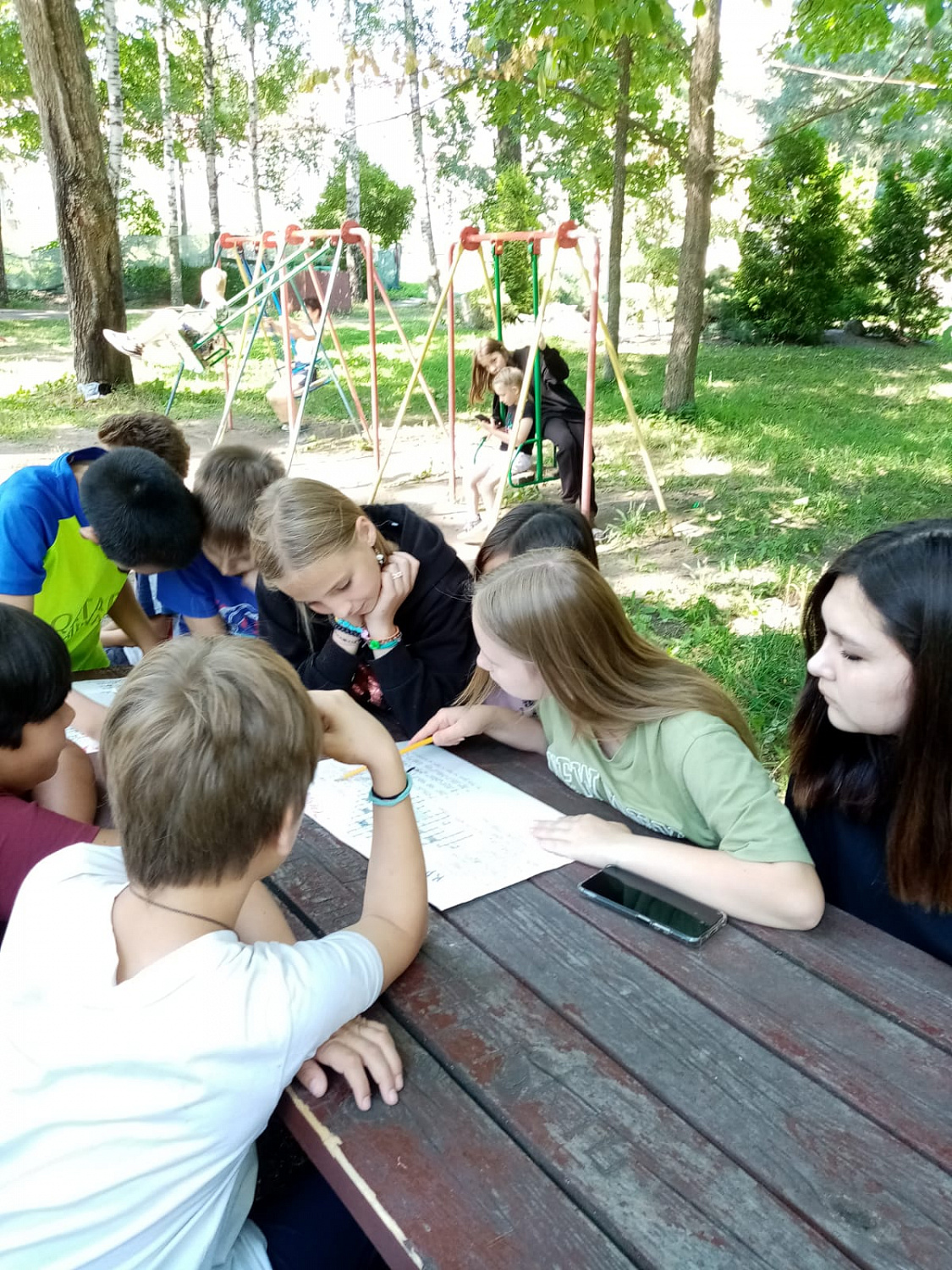 Участие в игре по станциям "Знатоки природы".