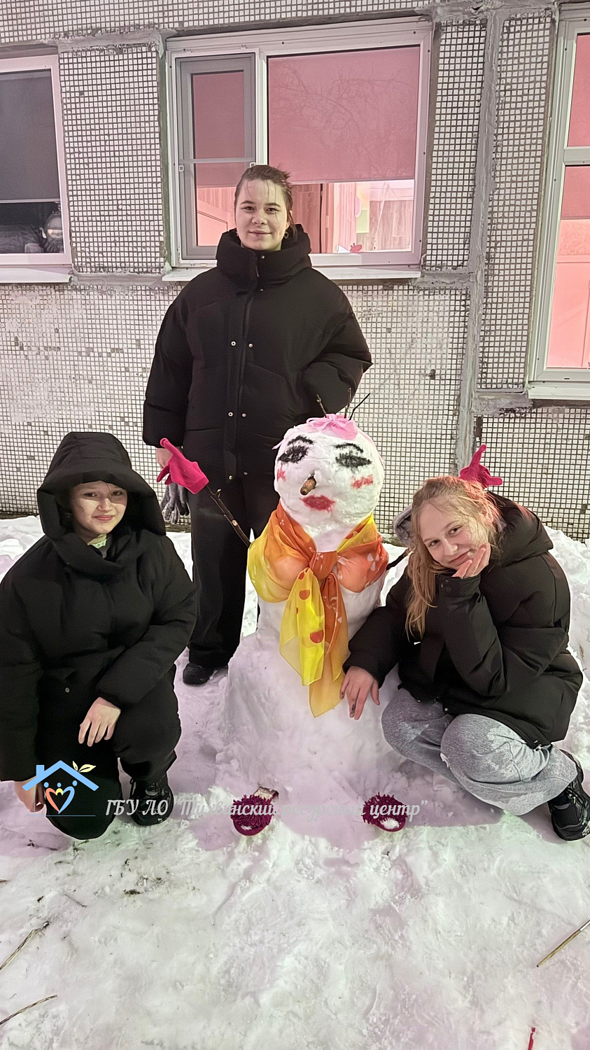 В Тихвинском ресурсном центре прошёл конкурс снежных скульптур.