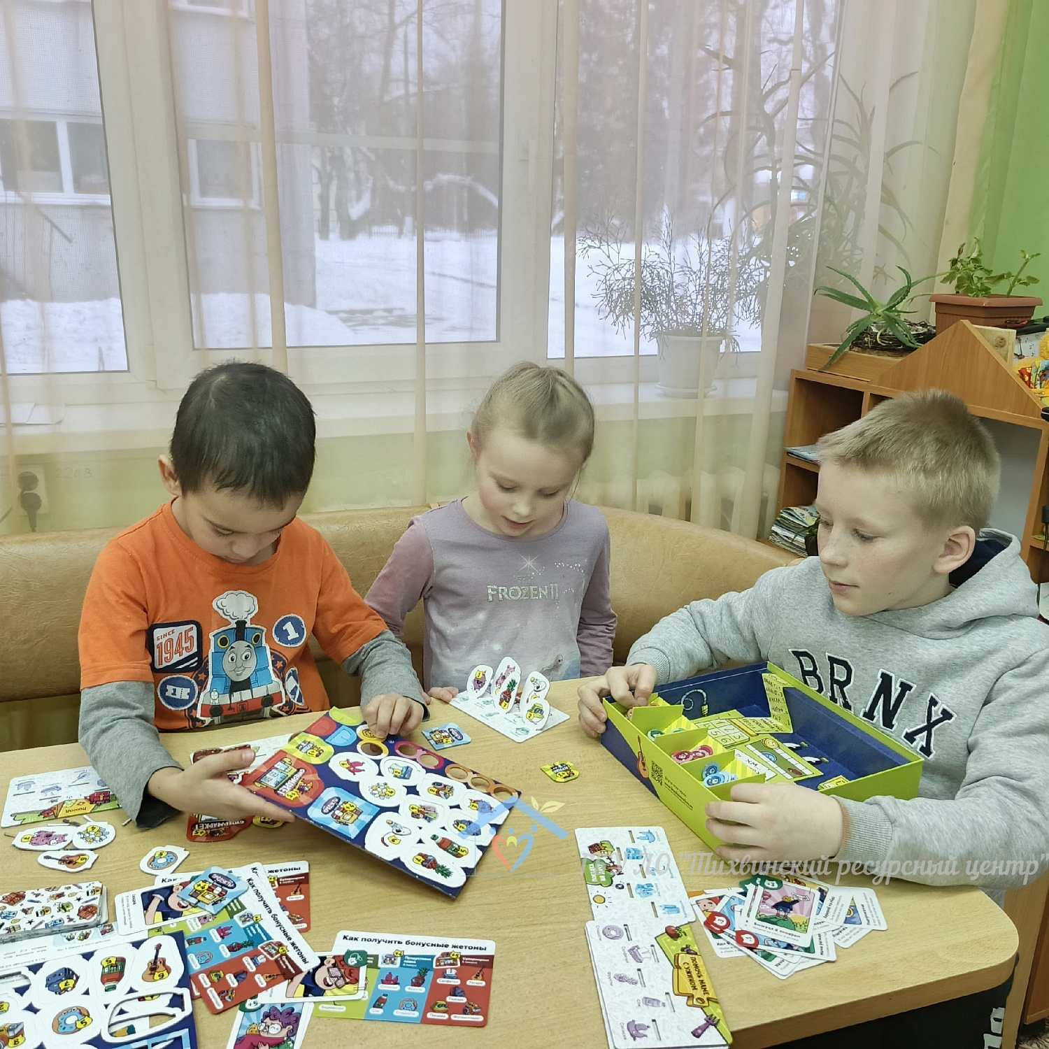 Финансовая грамотность в игре: воспитанники Тихвинского ресурсного центра присоединились к эстафете «Мои финансы»
