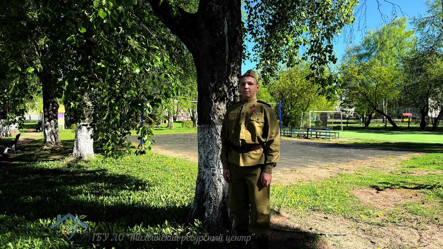Трогательная фотосессия «Примерь на себя форму прадеда»