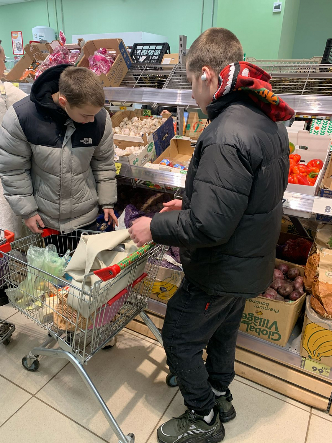  Поздравляем девочек с 8 марта!