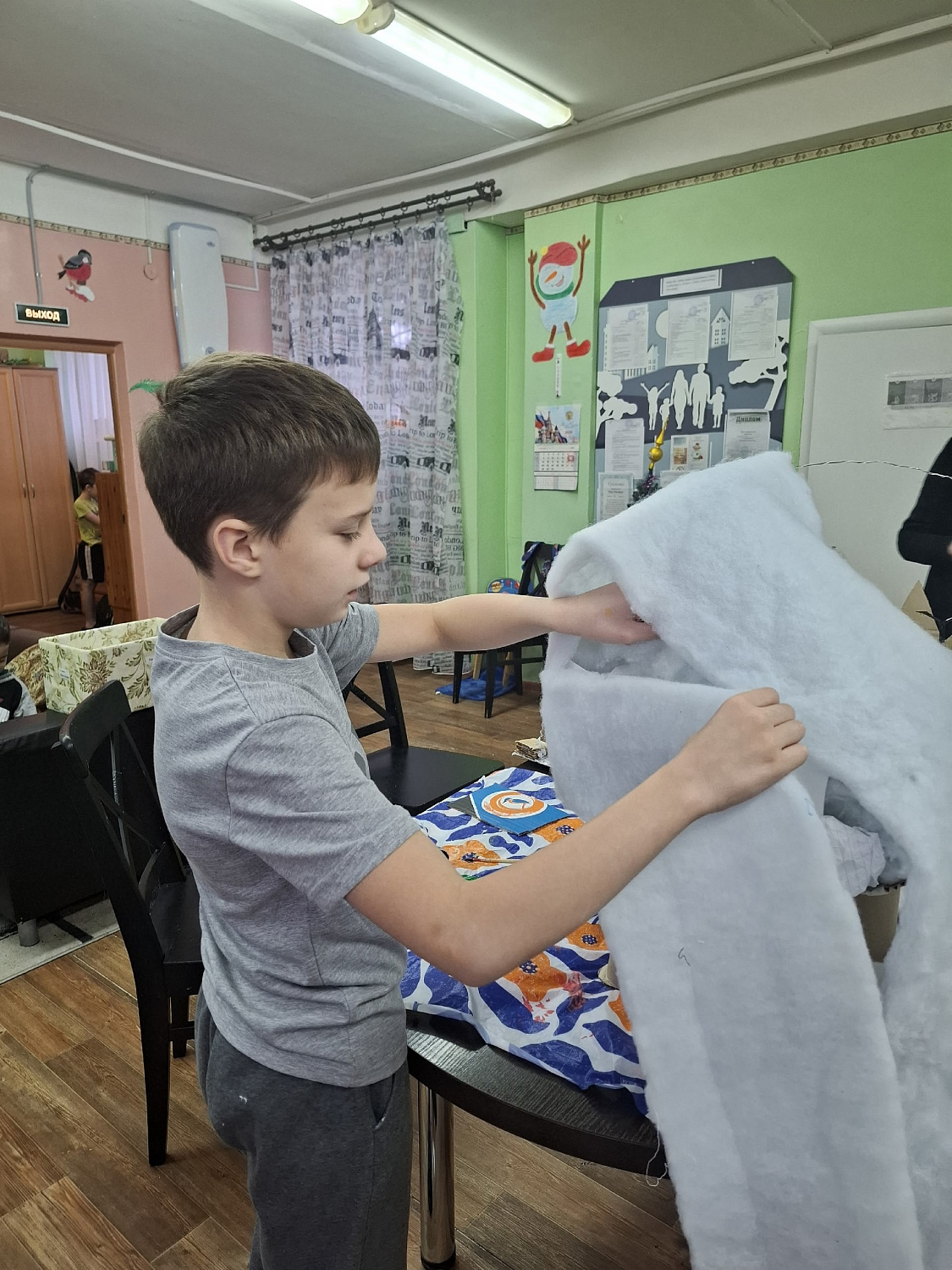Наши мальчишки и их наставники творят сказку своими руками.