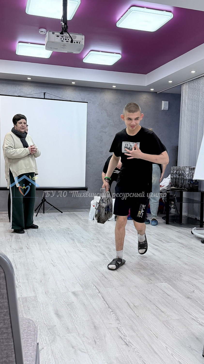 Волонтеры поздравили детей с 23 февраля и 8 Марта