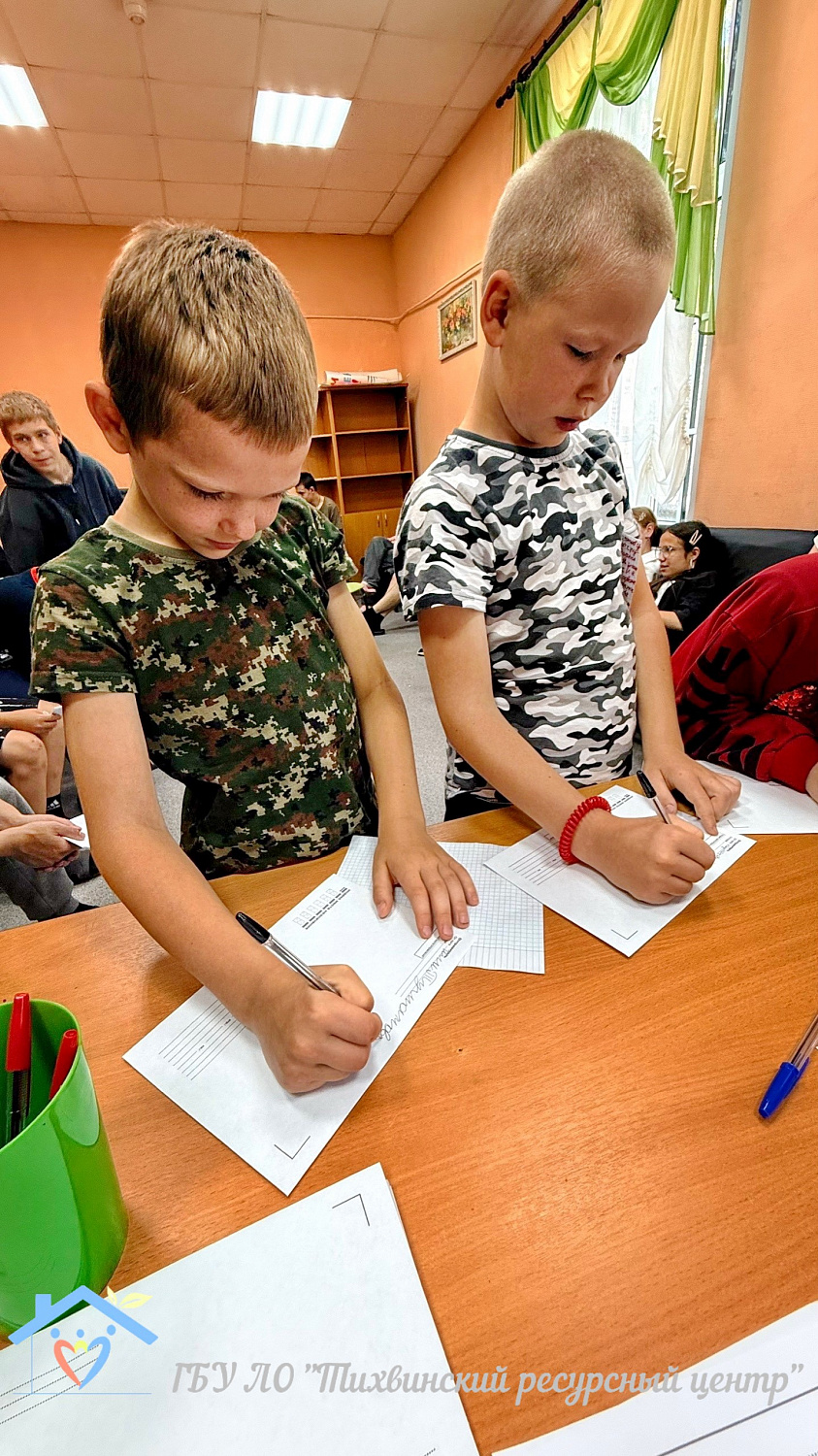День почты России в действии: мастер-класс по заполнению писем от лучшего педагога.