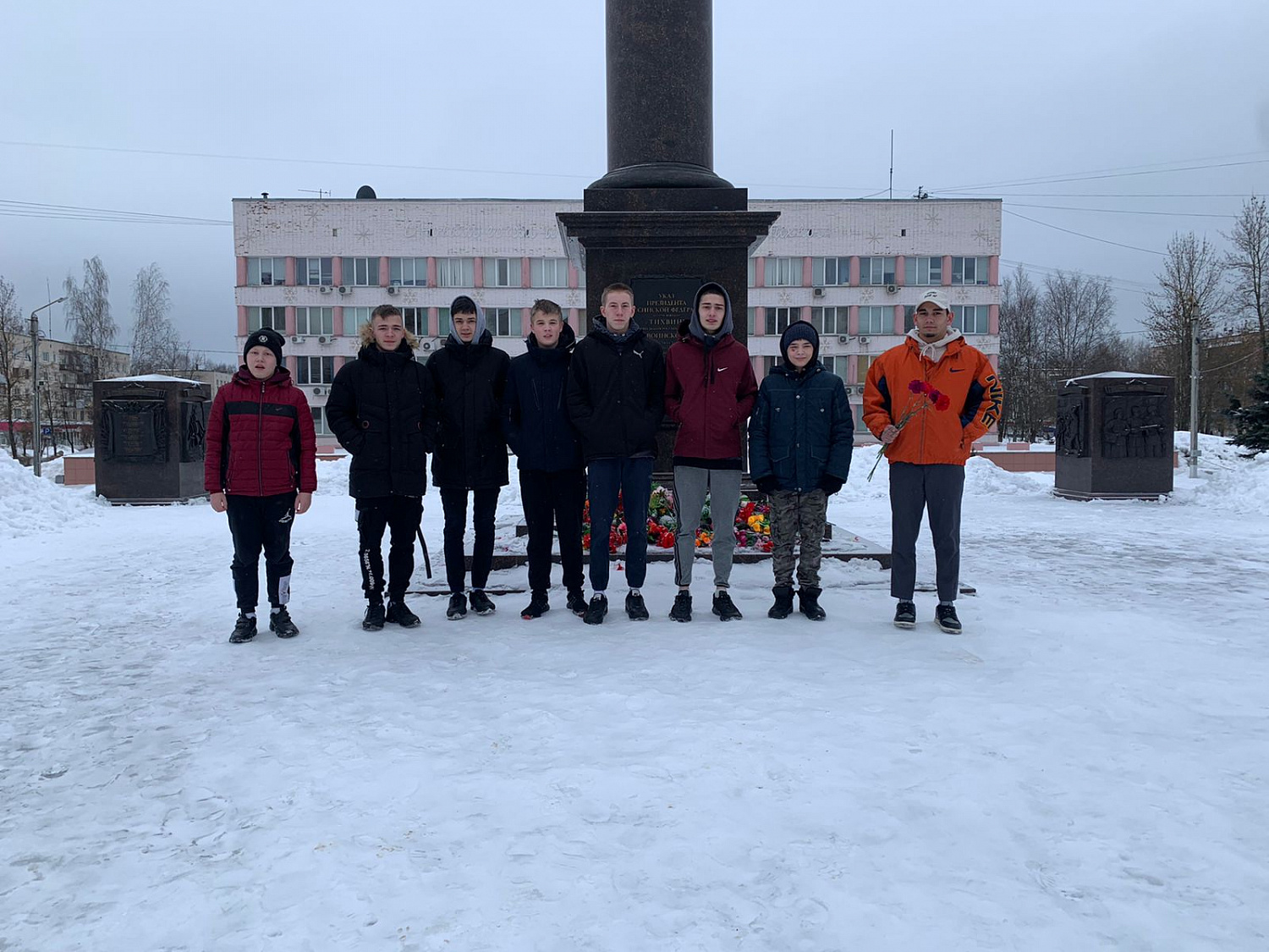 Участие в возложении цветов к памятникам погибшим воинам в годы Великой Отечественной войны