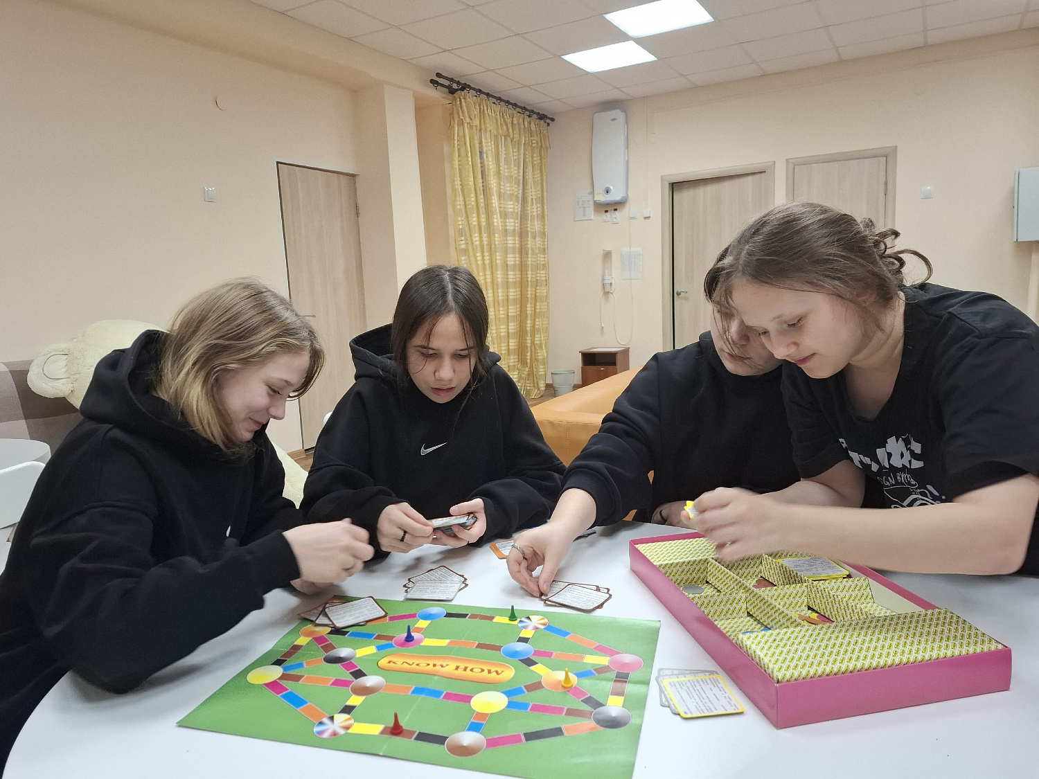Не просто игра, а источник красоты: наши девчата блеснули эрудицией
