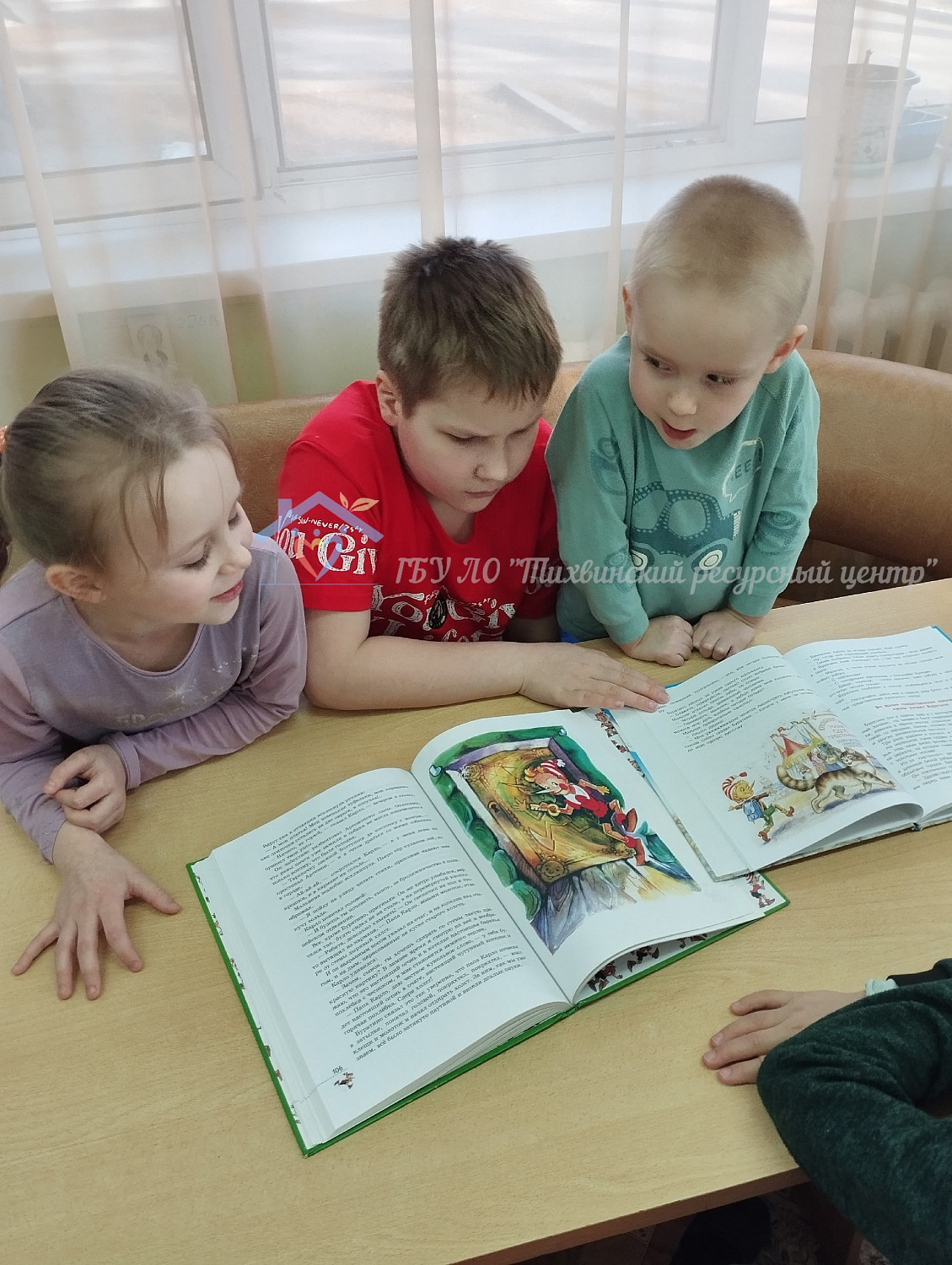 В Тихвинском ресурсном центре стартовала «Книжкина неделя»