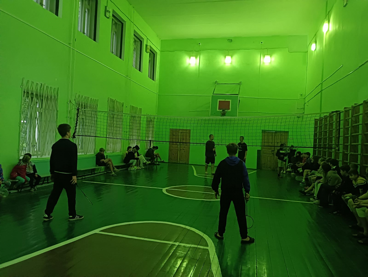 Соревнования по бадминтону