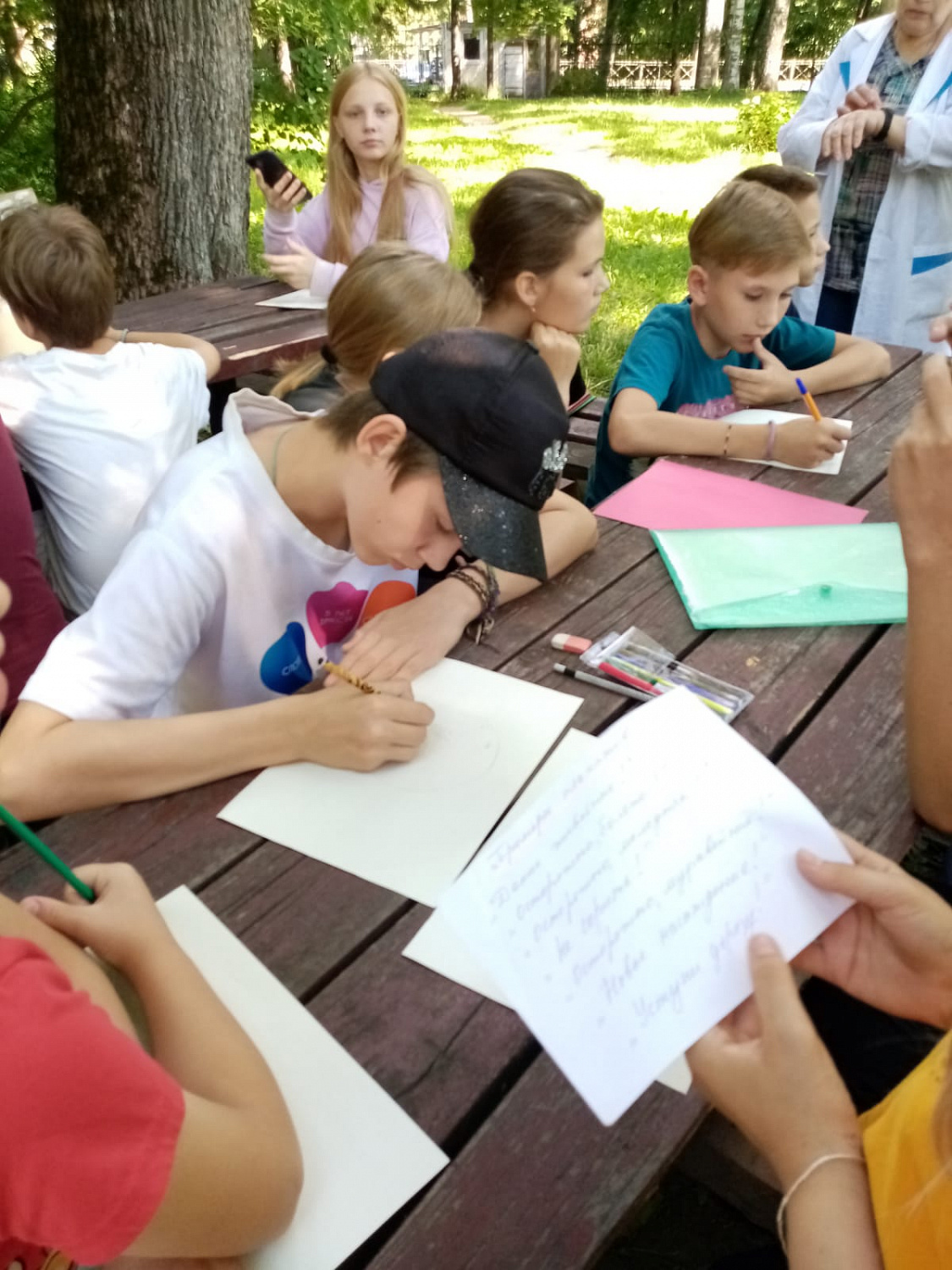 Участие в игре по станциям "Знатоки природы".