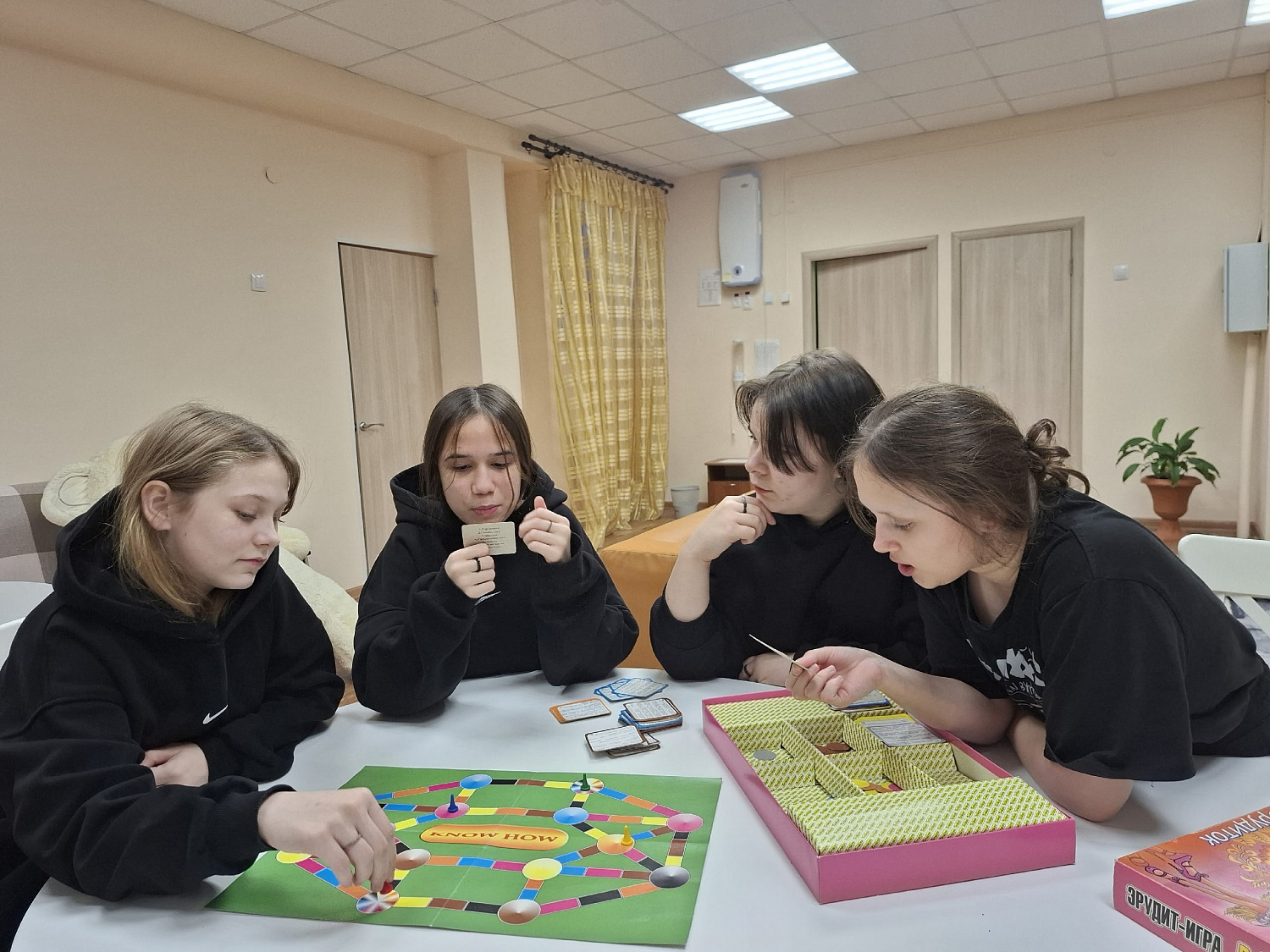 Не просто игра, а источник красоты: наши девчата блеснули эрудицией