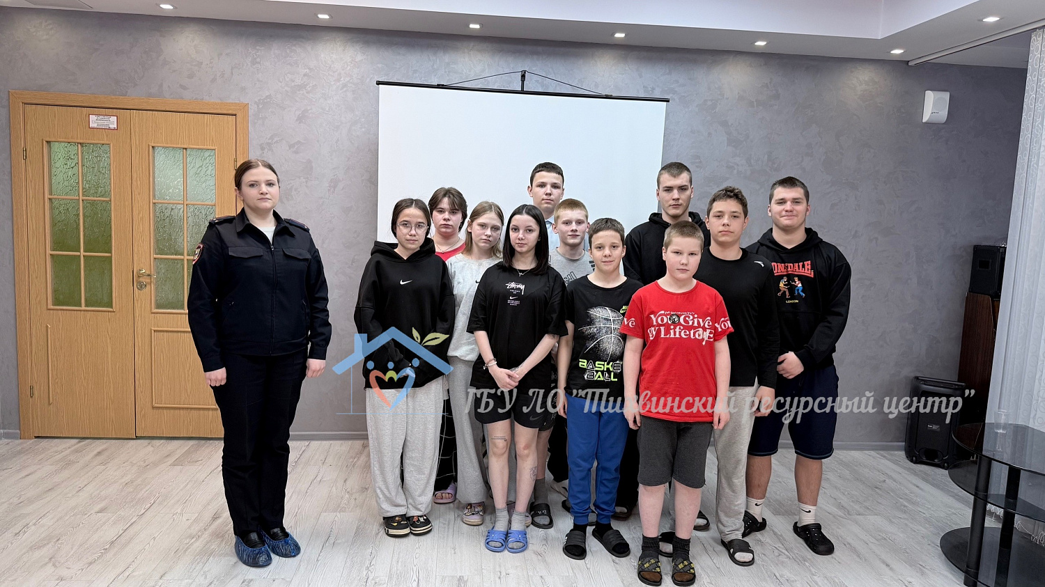 Профилактическая беседа с инспектором ПДН прошла в Тихвинском ресурсном центре