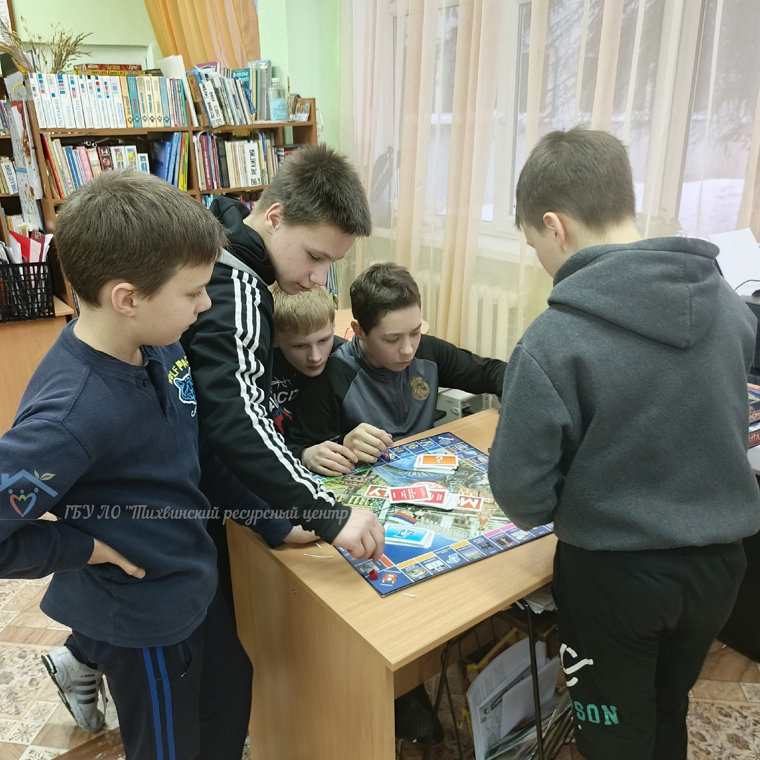 Финансовая грамотность в игре: воспитанники Тихвинского ресурсного центра присоединились к эстафете «Мои финансы»