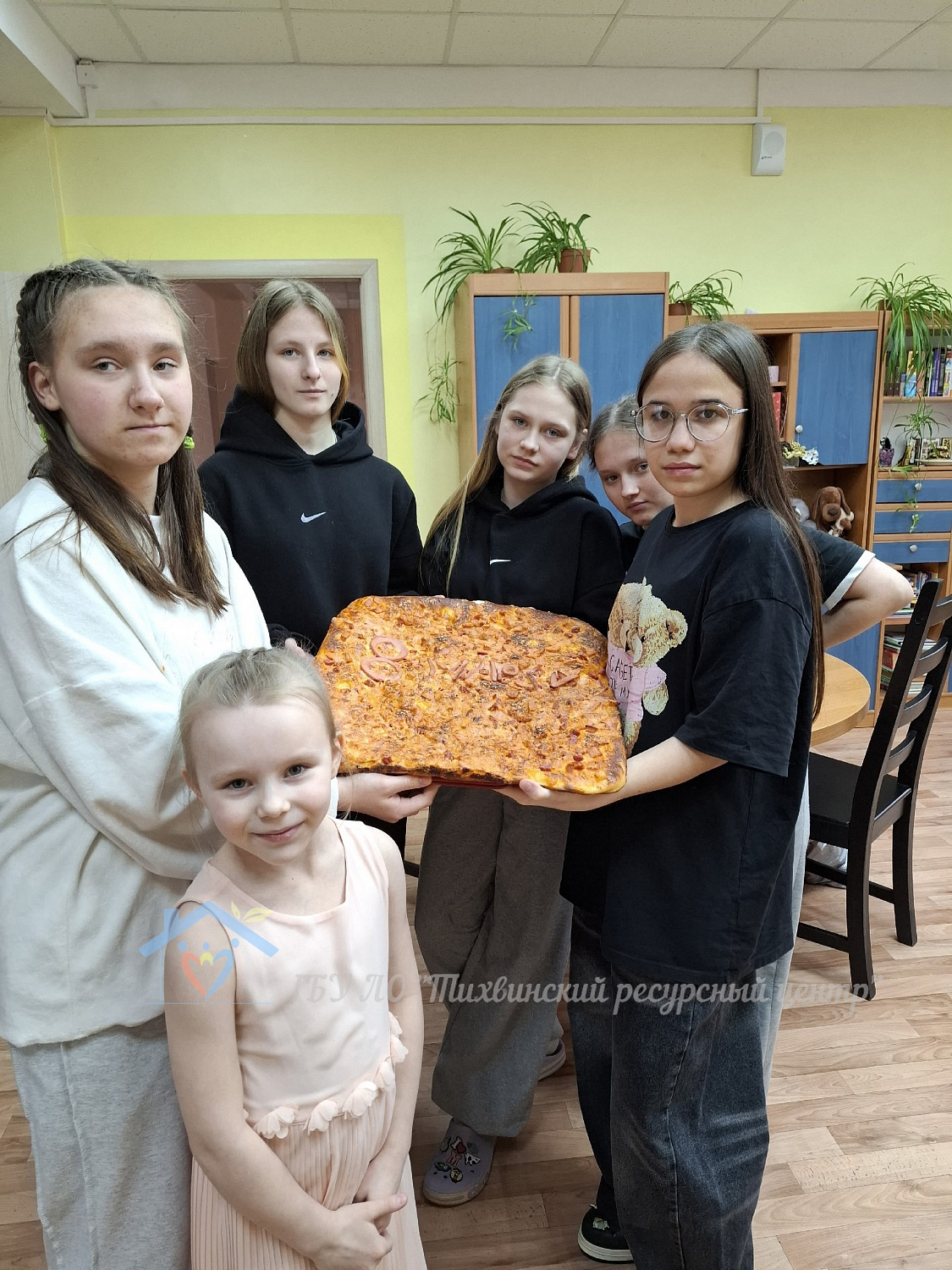 Как наши юноши поздравили девушек с 8 Марта