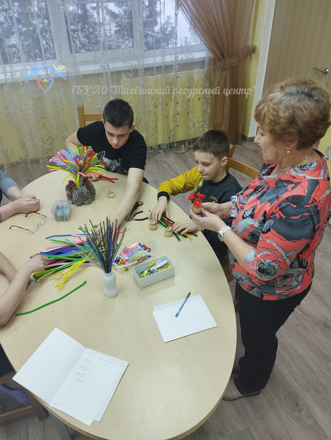 Мастер-класс по созданию цветов: весеннее настроение из синельной проволоки.