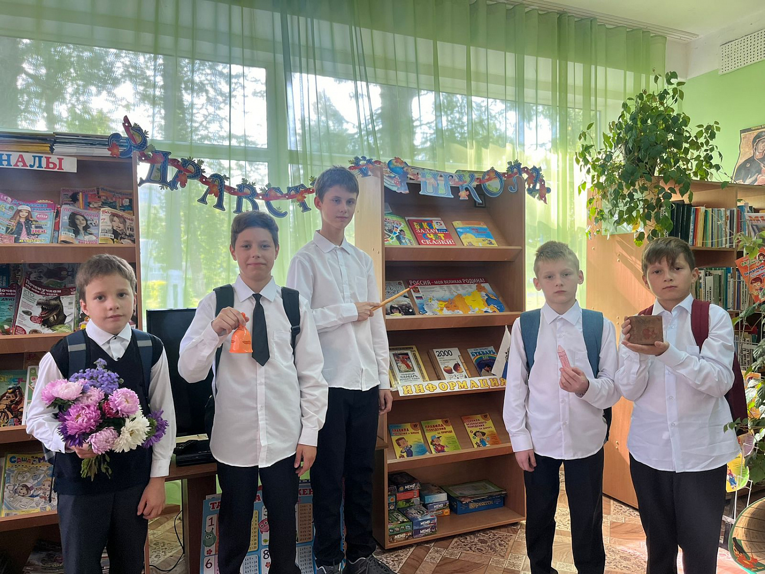 1 сентября-праздник всех, кто учится и учит.
