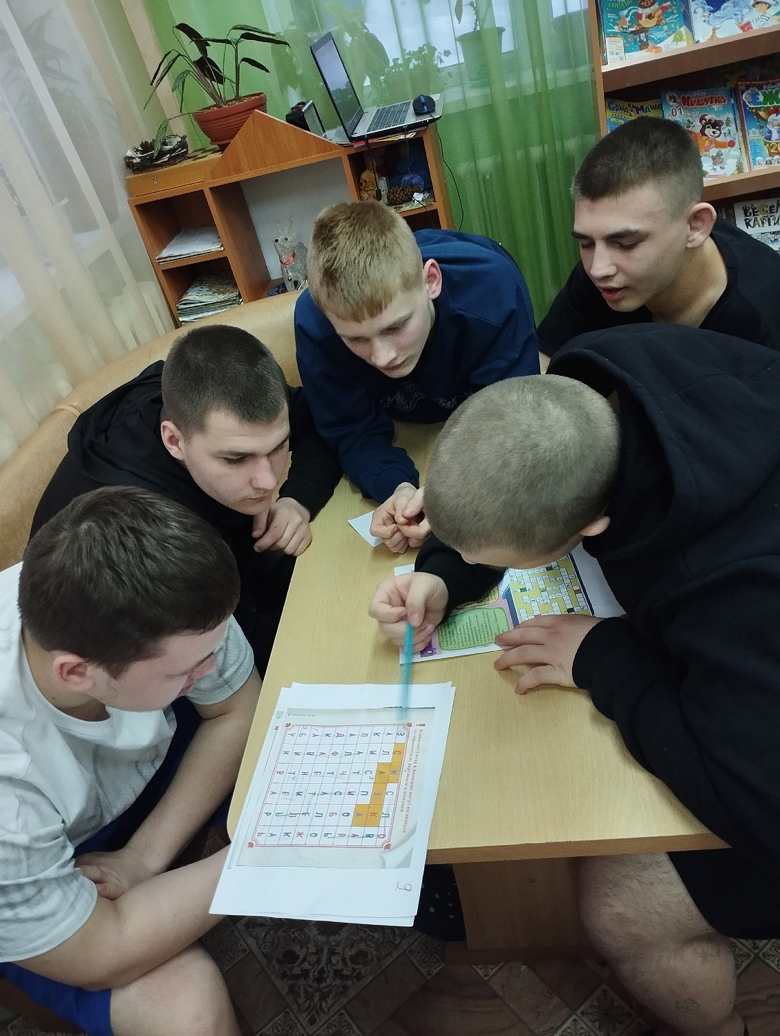 Интеллектуальный квиз «Тихий азарт: битва кроссвордов и ребусов»  Шелест карандашей и звонкие «Эврика!» Как мы провели самый интеллектуальный и азартный вечер в тишине.