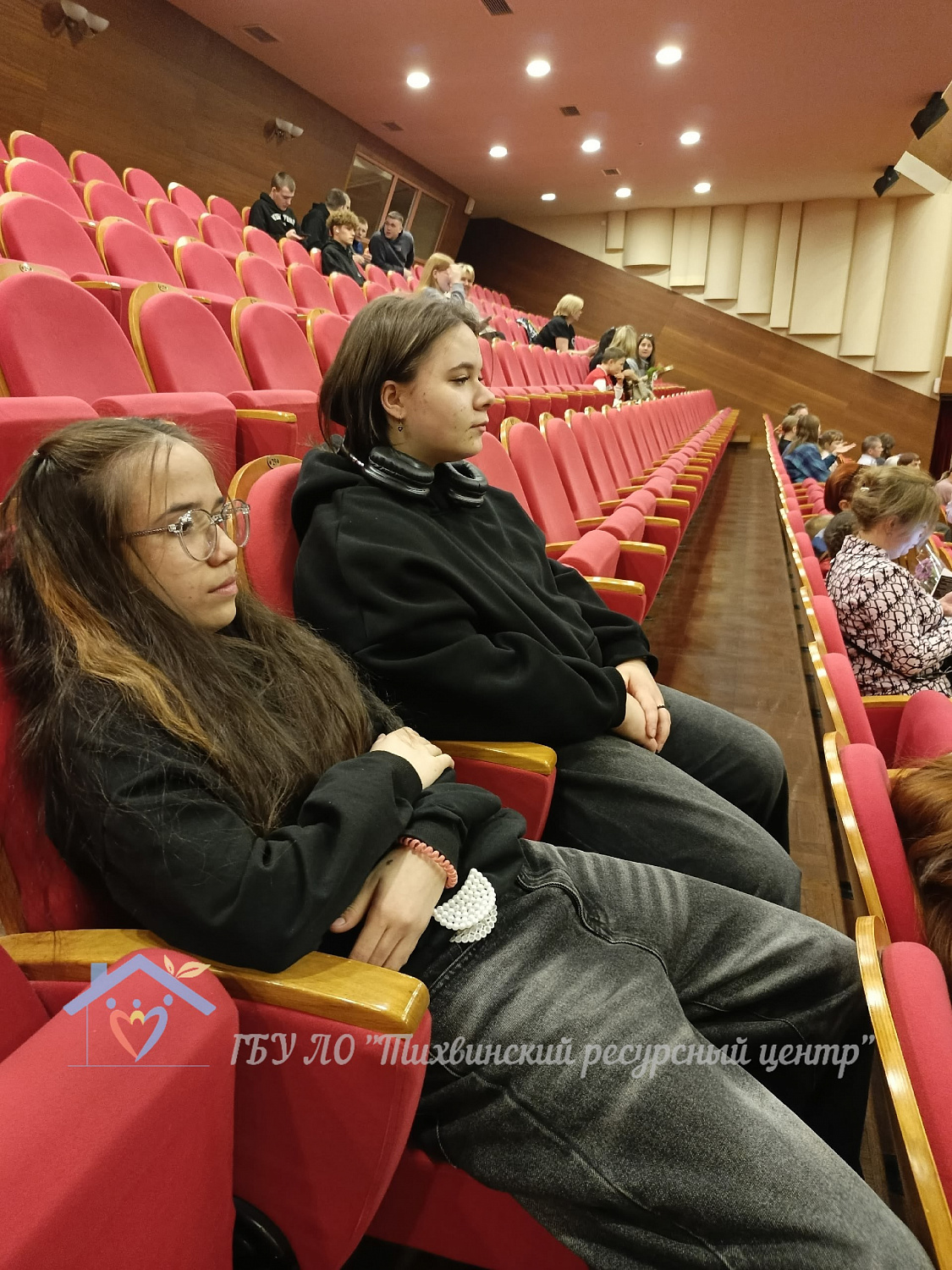 Погружение в мир танца: воспитанники Тихвинского ресурсного центра посетили спектакль «Холодное сердце - 2»