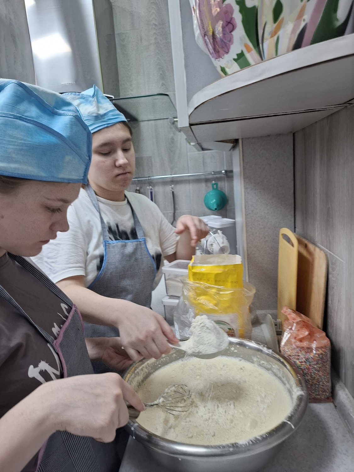 В Тихвинском ресурсном центре встретили Прощеное воскресенье горячими блинами.